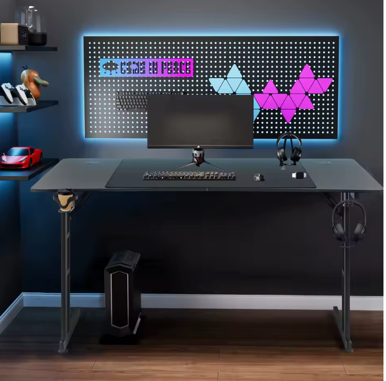 Bureau gaming fibre de carbone vue setup PC